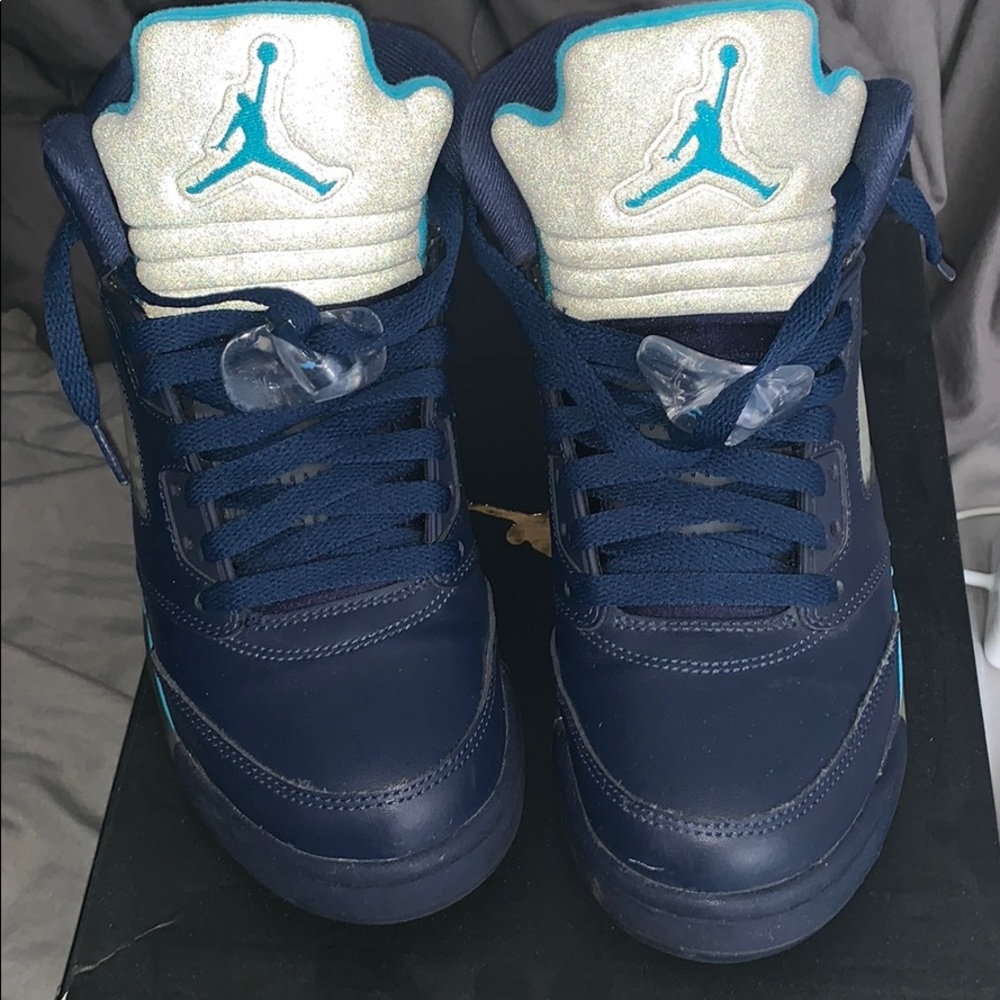 Jordan 5s SIZE 6.5YOUTH